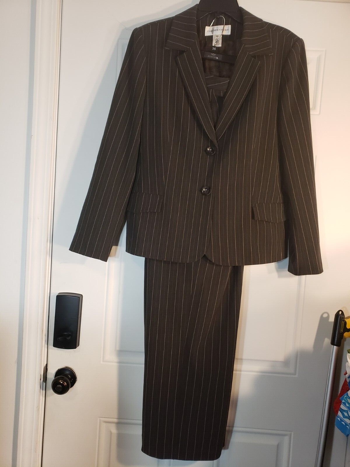 JONES NER YORK SUIT BLACK GLISTERING AND GOLD STRIPED PANT JACKET SIZE 16
