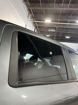17 18 19 20 21 22 23 24 NISSAN TITAN Rear Door Window Glass Passenger