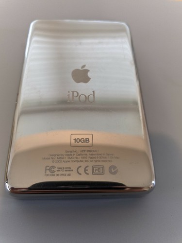 初期のiPod classicです。 ホワイト　金属バック　ジャンク 初期のiPod classicです。 ホワイト 金属バック ジャンク - メルカリ