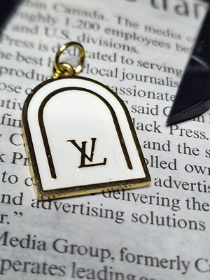 LOUIS VUITTON BUTTON GRAVE TOMBSTONE 21 MM DOUBLE SIDED GOLD TONE 1 PC