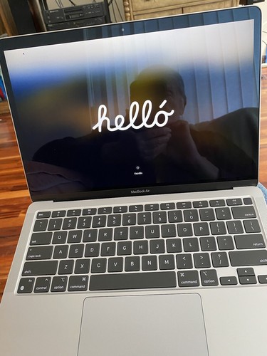2020 MacBook Air M1 Chip 8Cpu/GPU 16GB/512GB - OSX 2024 w