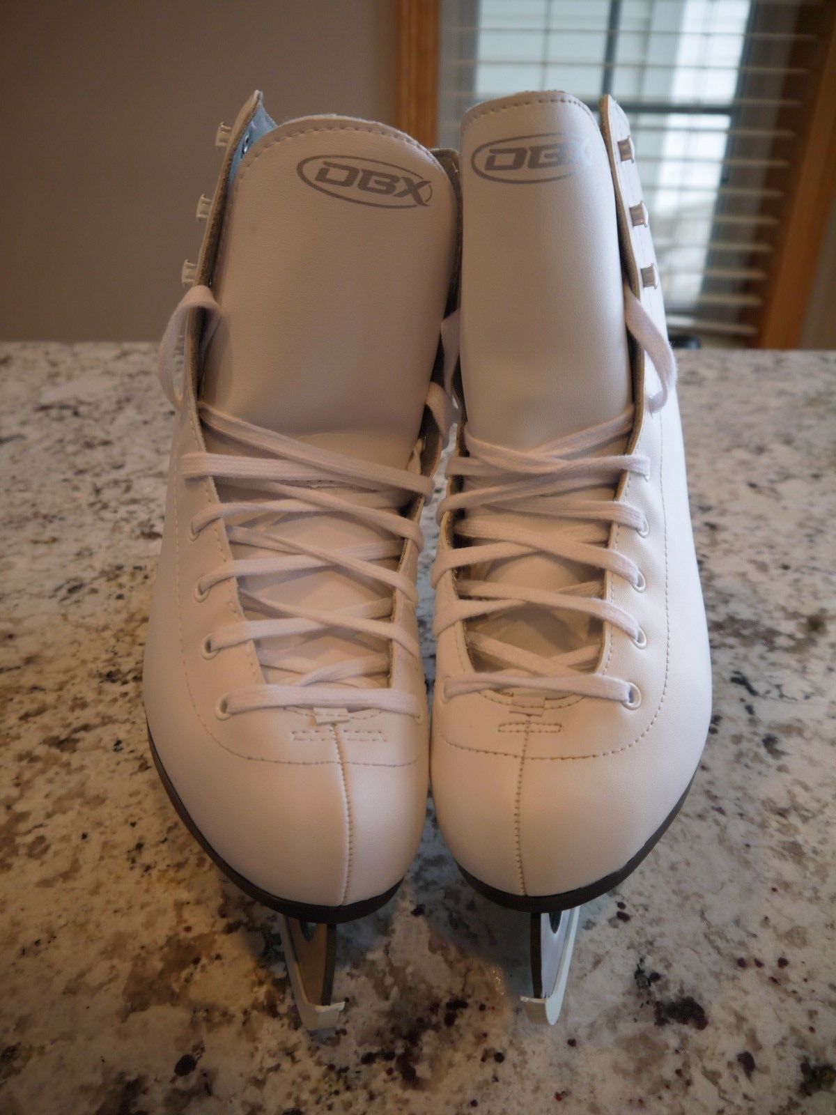 DBX WOMEN'S FIGURE ICE SKATES - 1100 SERIES - SIZE 8 - BRAND NEW
