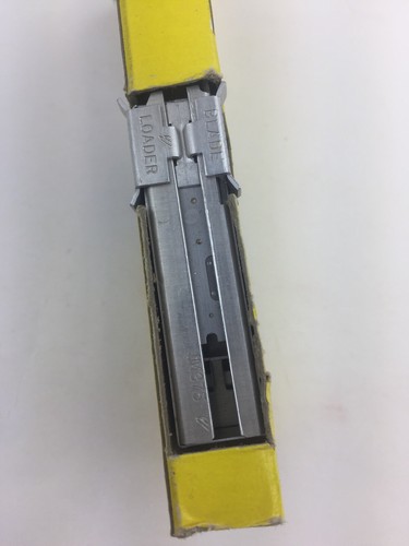 SCHICK INJECTOR TWIN RAZOR IN TIN CONTAINER