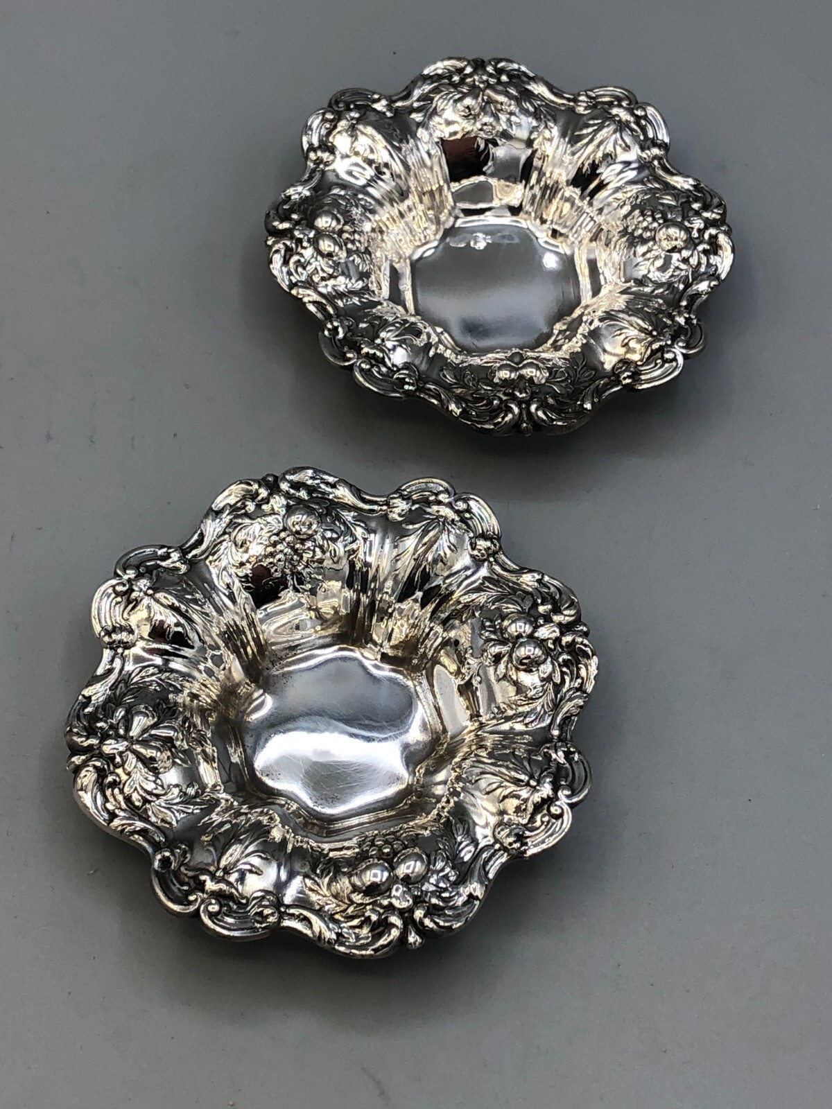 FENTON OLD サムプリント&アンベリーナカレーガラス フリルエッジ Francis I by Reed & Barton Sterling Silver 2 Nut Dishes 3.5