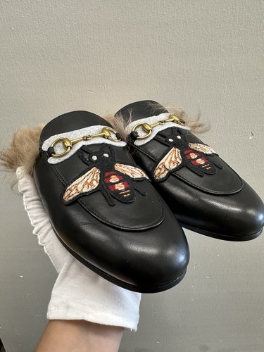 GUCCI/ Bee刺繍フラットパンプス/size36/黒/ミュール Gucci Black Bee Embroidered Princetown Slippers - Size 38.5