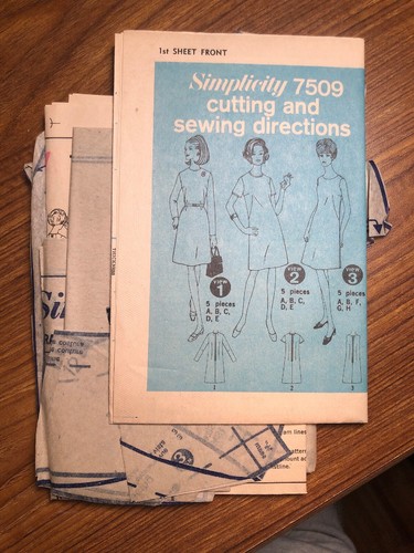 VINTAGE Simplicity Women’s Dress Sewing Pattern 7509