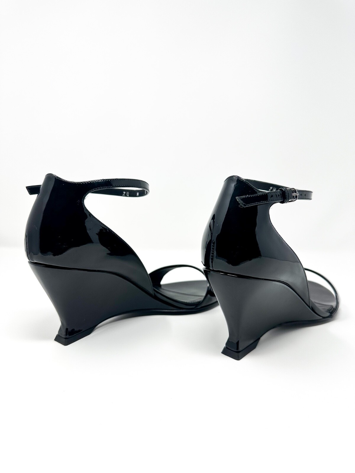 Pre-owned Ferragamo Salvatore  Women's Vidette Patent Leather Wedge Sandals 8 C $1050 In Black
