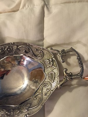 VINTAGE SILVERSMITHS SILVER PLATE TWO HANDLED FLORAL METAL BOWL DISH