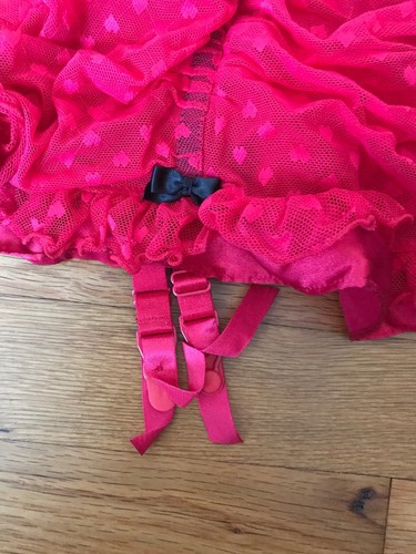 EUC Victoria’s secret 34b Teddy Red Lace Lingerie Hearts Padded