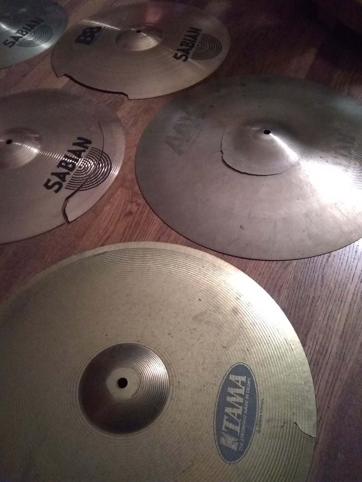 Lot of 8 cracked damaged cymbals 2 rides tama/sabian 6 crashes all sabian as is
