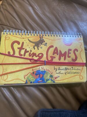 STRING GAMES (KLUTZ) By Anne Akers Johnson **Mint Condition**