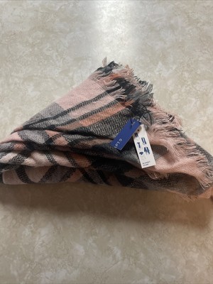 WOMANS APT9 BLANKET MULTI COLOR SCARF NWT.