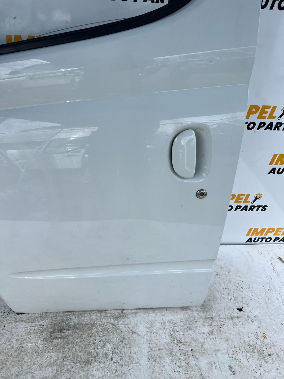 LDV V80 01/2013-12/2023 LEFT FRONT DOOR COMPLETE WHITE - thumbnail 7