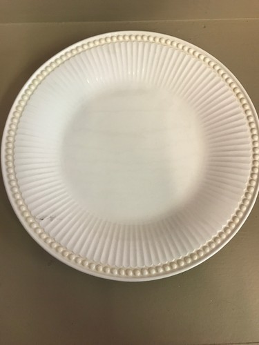 NEW LENOX BUTLERS PANTRY BUFFET WITH SAKT AND PEPPER SHAKERS. 7 PIECE SET.