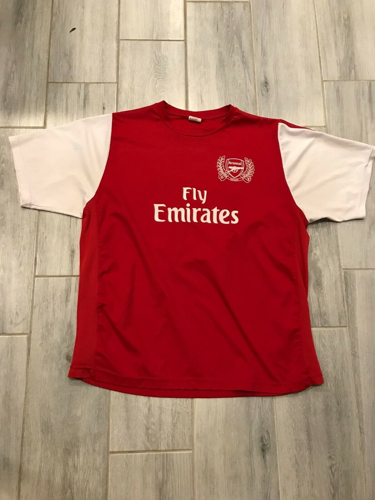 Fly Emirates Mens Soccer Jersey Size Large #10 Red Athletic Fly Emirates Mens Soccer Jersey Size Large #10 Red Athletic