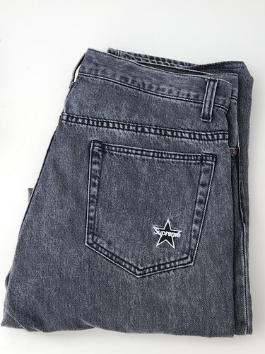 パンツ Supreme Regular Jean Newspaper 34 L Supreme Regular Jean Black Natural Dark Red Indigo Newspaper