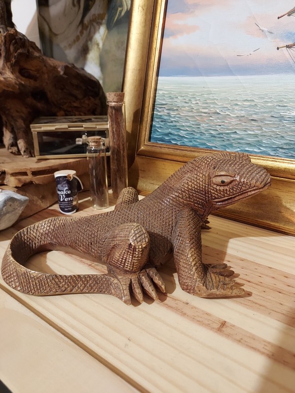 Sculpture De Dragon De Komodo En Bois