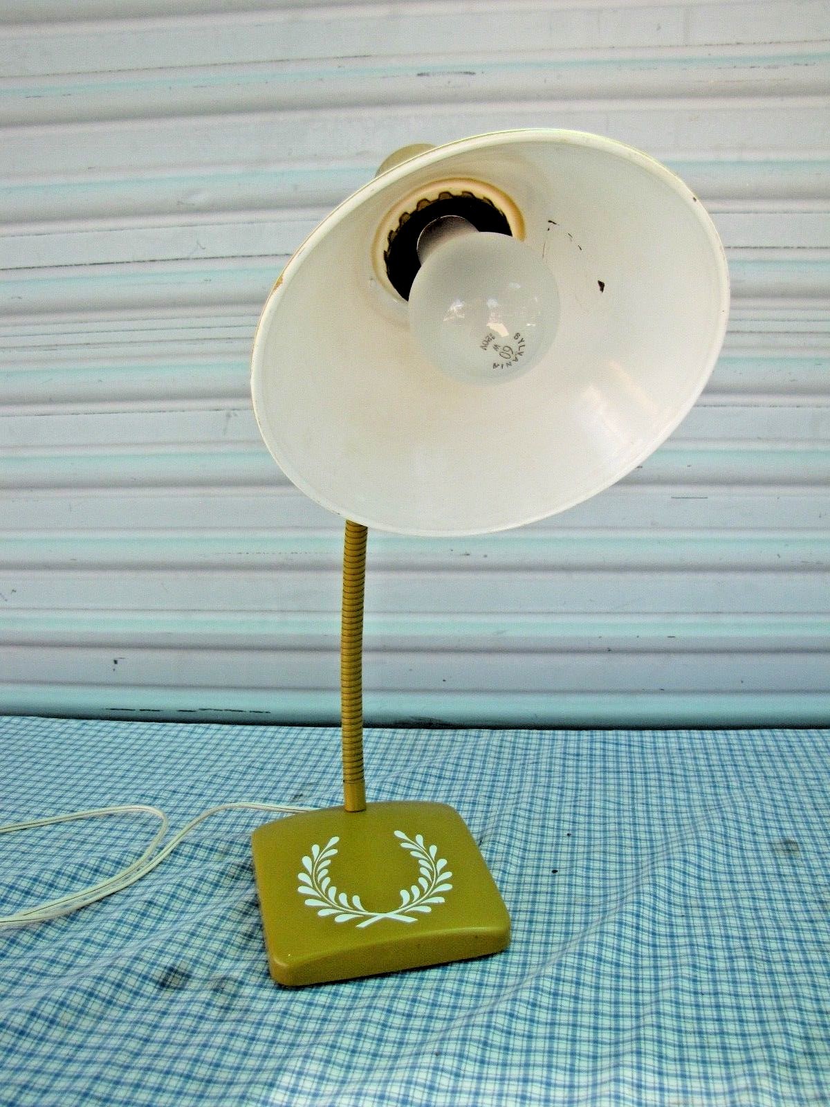 Vintage Gold Tole Metal Shade Gooseneck Table Desk Wall Mount Lamp Light