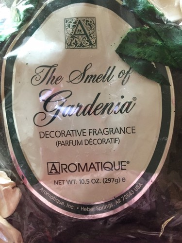Aromatique THE SMELL Of GARDENIA 10.5 oz Decorative Home Fragrance.