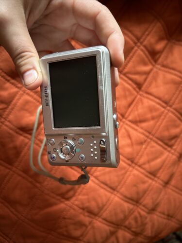 Fujifilm FinePix F31fd Silver 6.3MP Digital Camera 3x Fujifilm FinePix F31fd Silver 6.3MP Digital Camera 3x