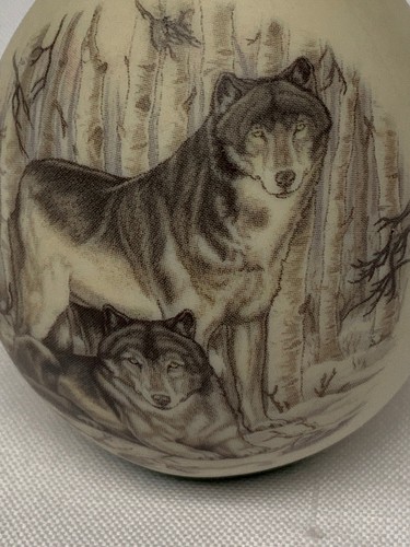 Wolves Etched On Egg Very Pretty