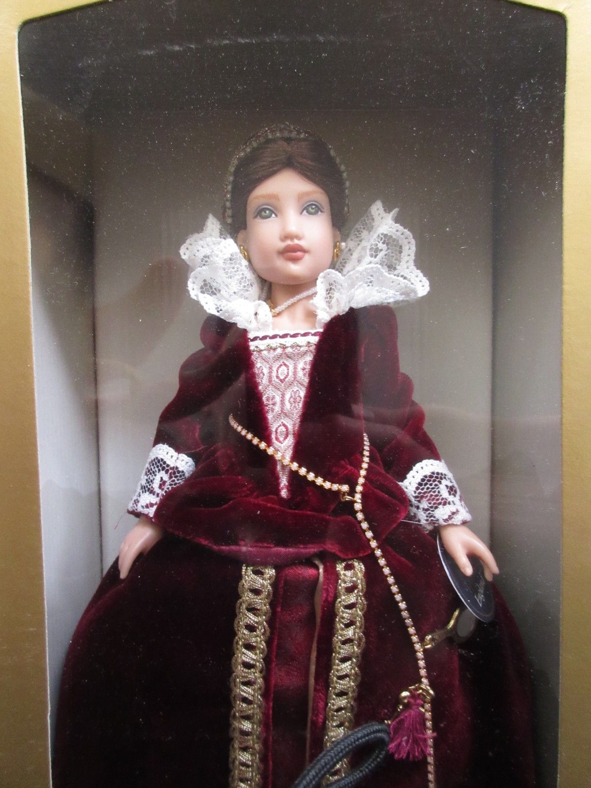 NEW! Isabel from England, Girls of Many Lands with book. Retired. American Girl