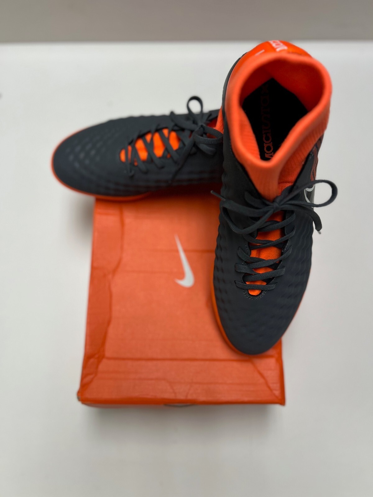 Nike Magista サッカーシューズ 黒/赤 NIKE ナイキ マジスタ オーパス Ⅱ HG-E（ブラック×レッド