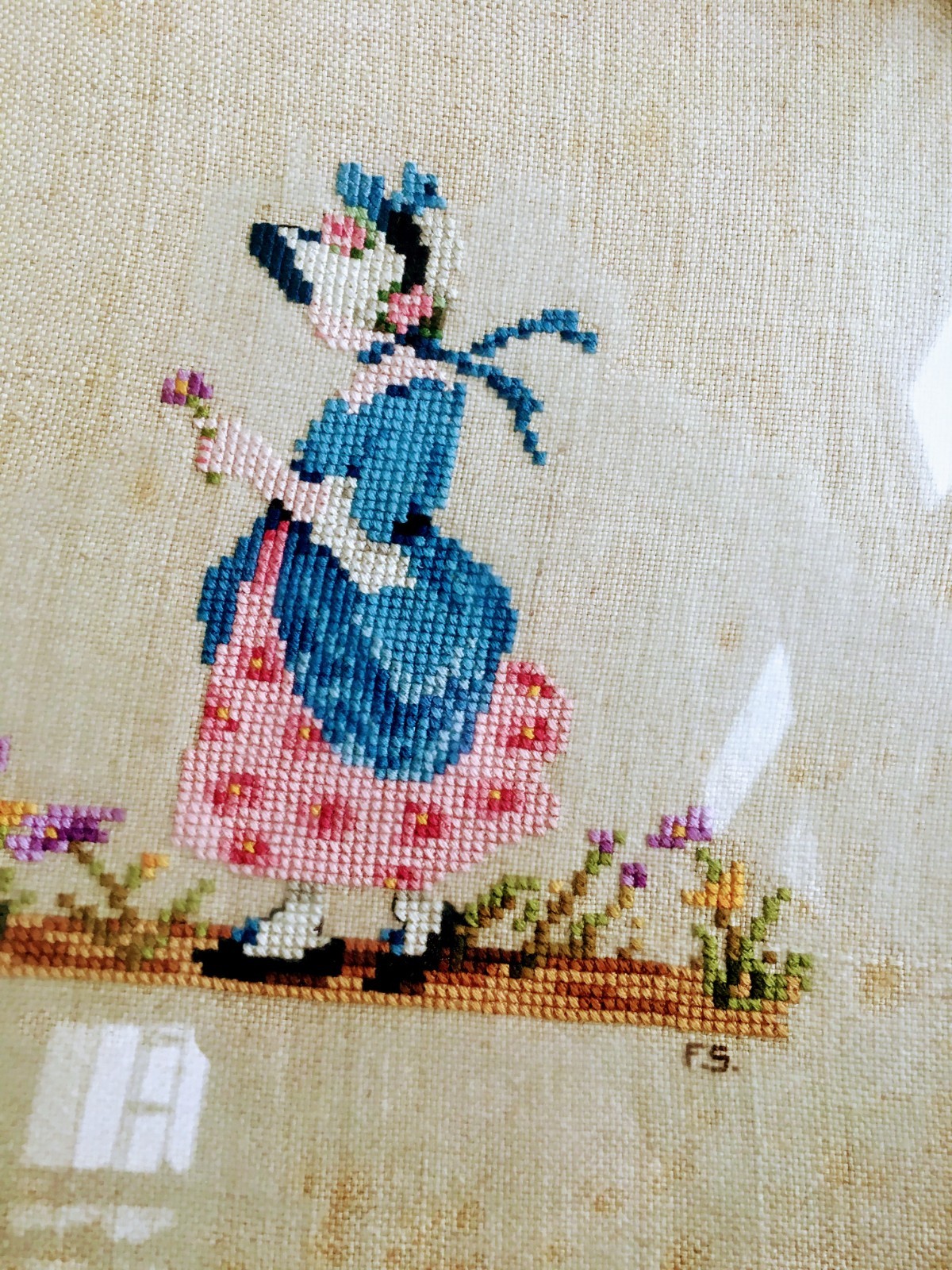 Antique Green Shabby Wood Round Tray With Needlepoint Victorian Lady W/Glass