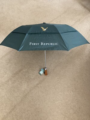 NEW Green FIRST REPUBLIC BANK Umbrella!Compact/Expandable Umbrella Wood Handle!