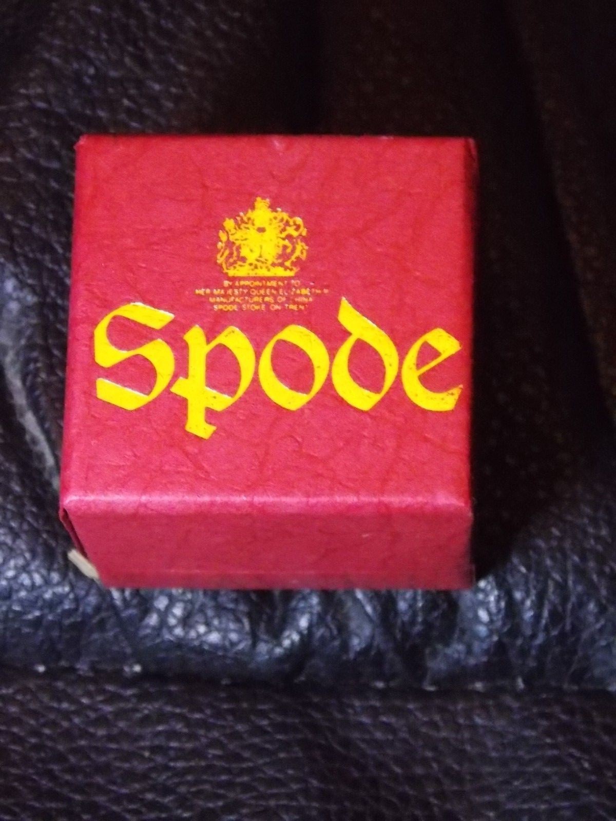 BUTTERCUP SPODE ENGLAND THIMBLE from the COLLECTORS CLUb 1986 nib