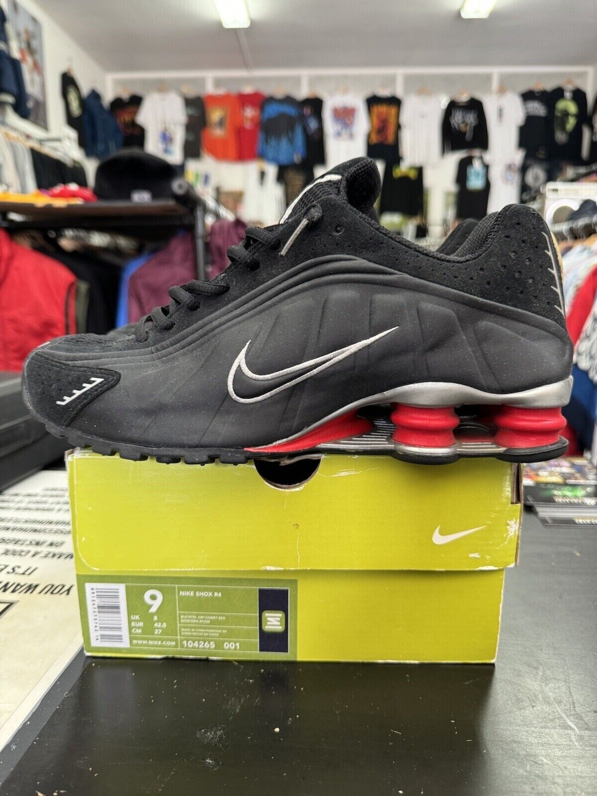 nike shox r4 black red