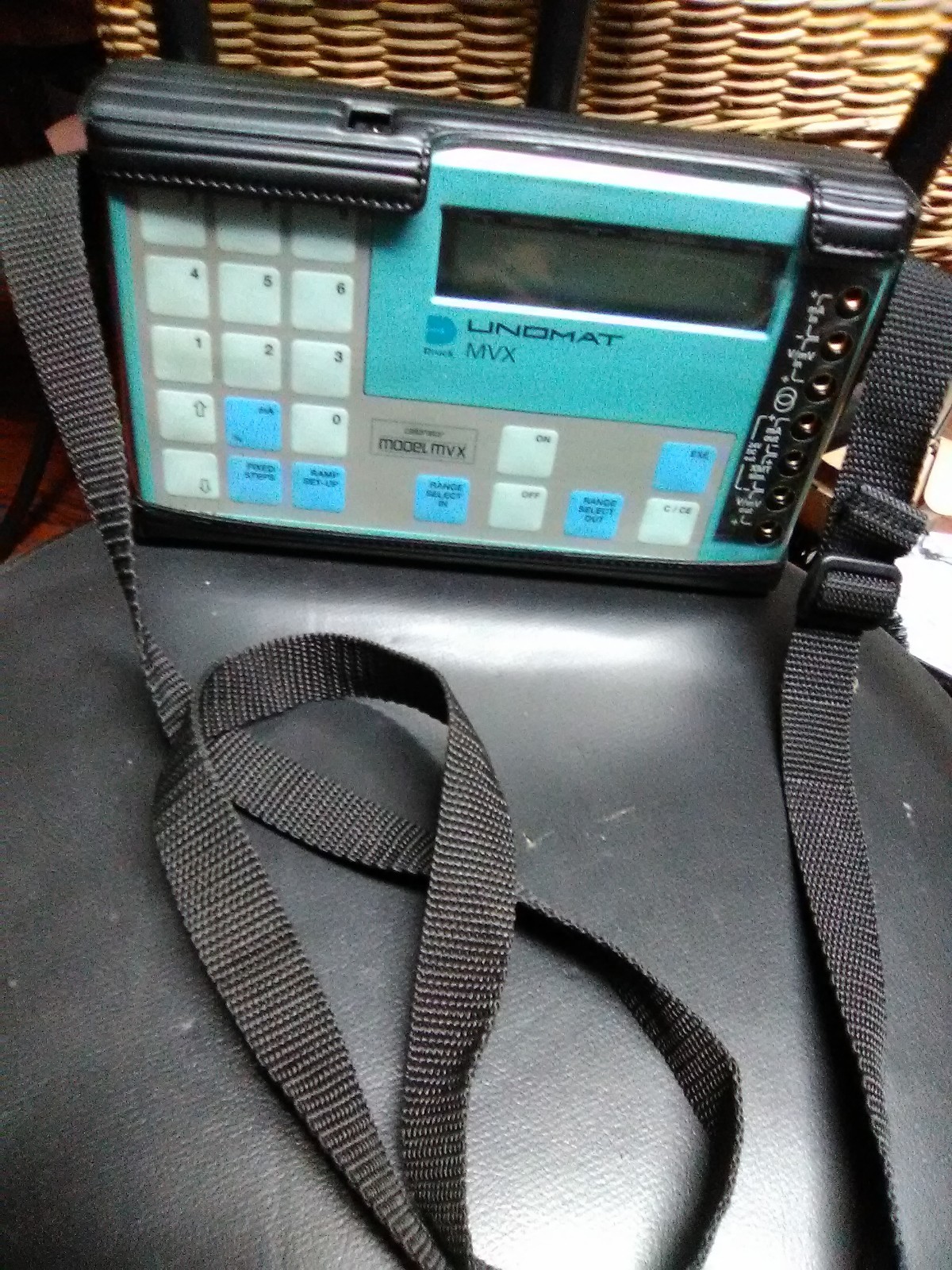 DRUCK UNOMAT MVX PROCESS SIGNAL MULTI CALIBRATOR WITH CARRYING CASE