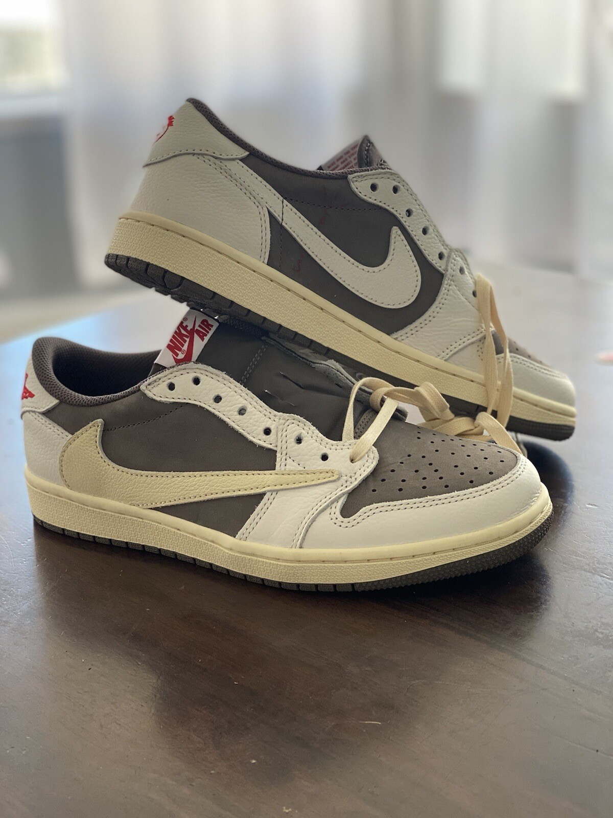 travis scott reverse jordan 1