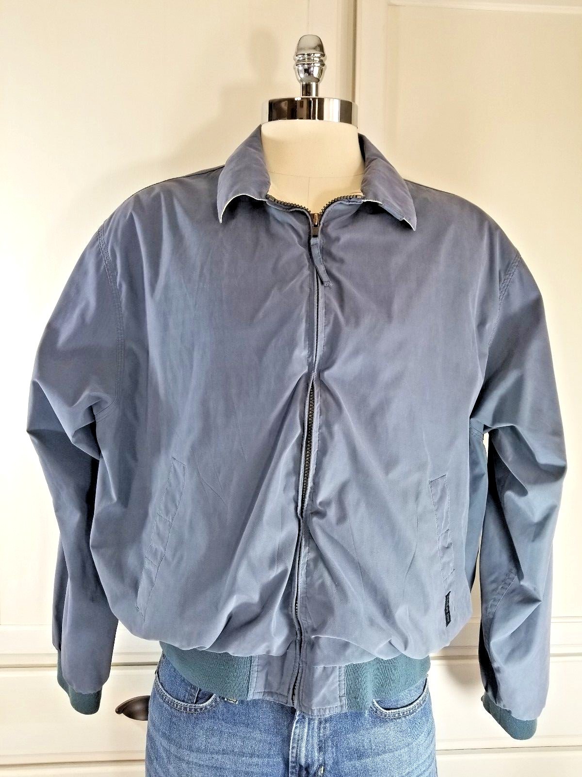 Vintage Blue Members Only Windbreaker jacket Vey nice cond
