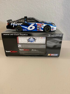 2002 Team Caliber Preferred Series Mark Martin #6 Pfizer 1/24 Die-Cast 