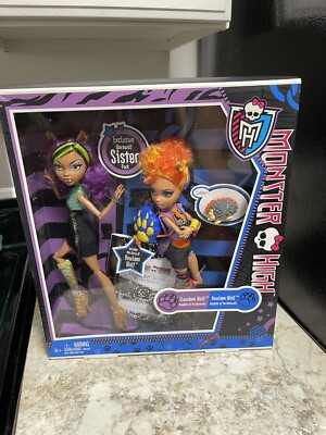 Monster High Doll Werewolf Sisters  2011 MIB Retired