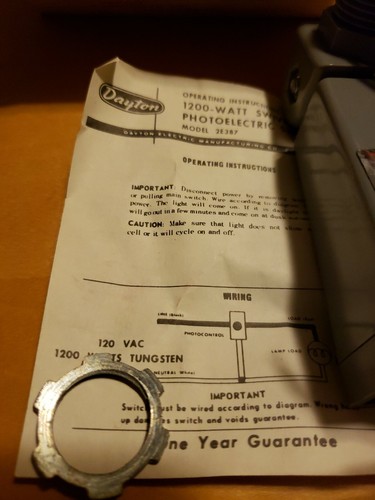 dayton 2E387 1200w swivel mount photoelectric switch