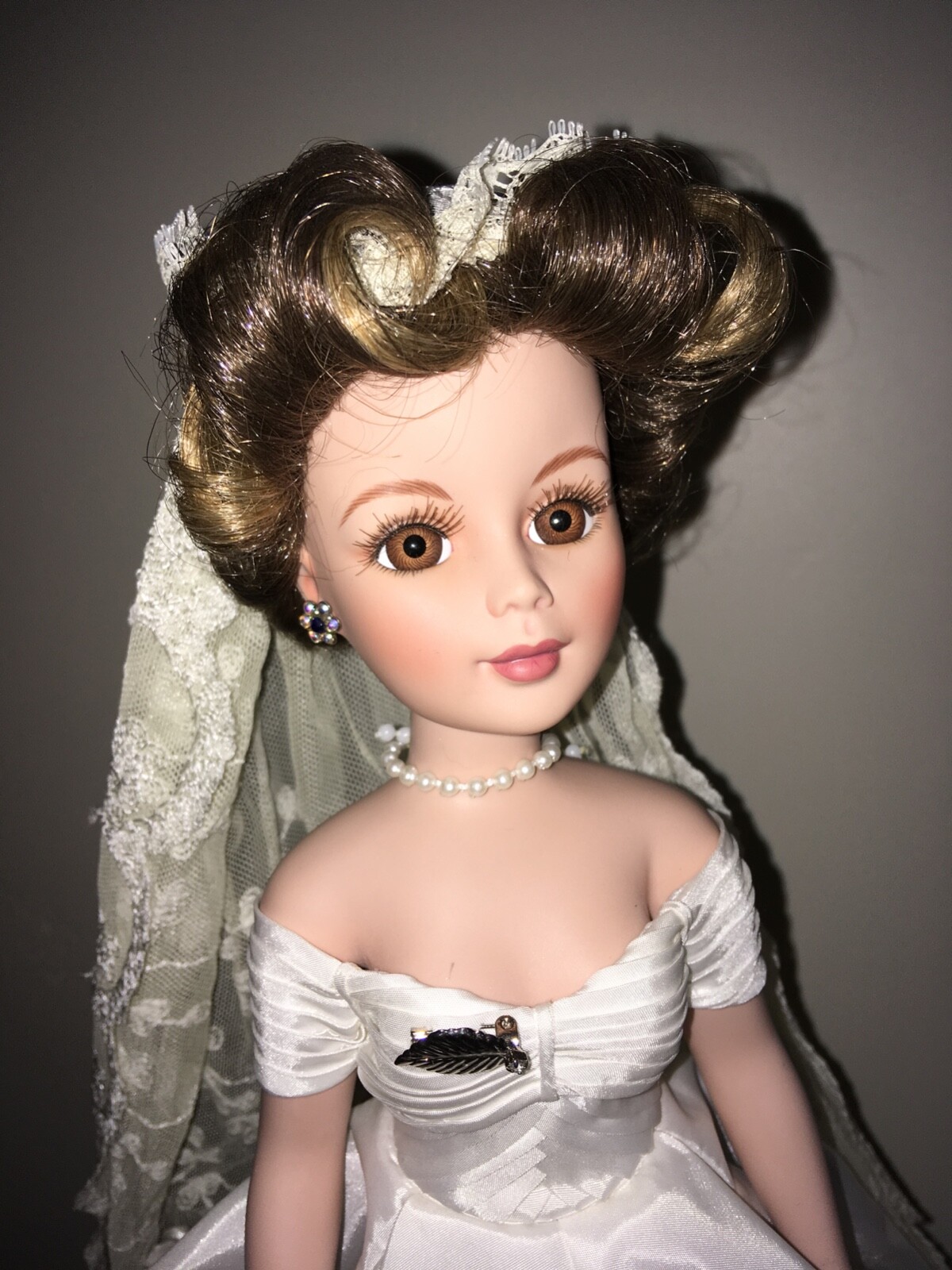 Madame Alexander Jacqueline Kennedy Bride Doll 15