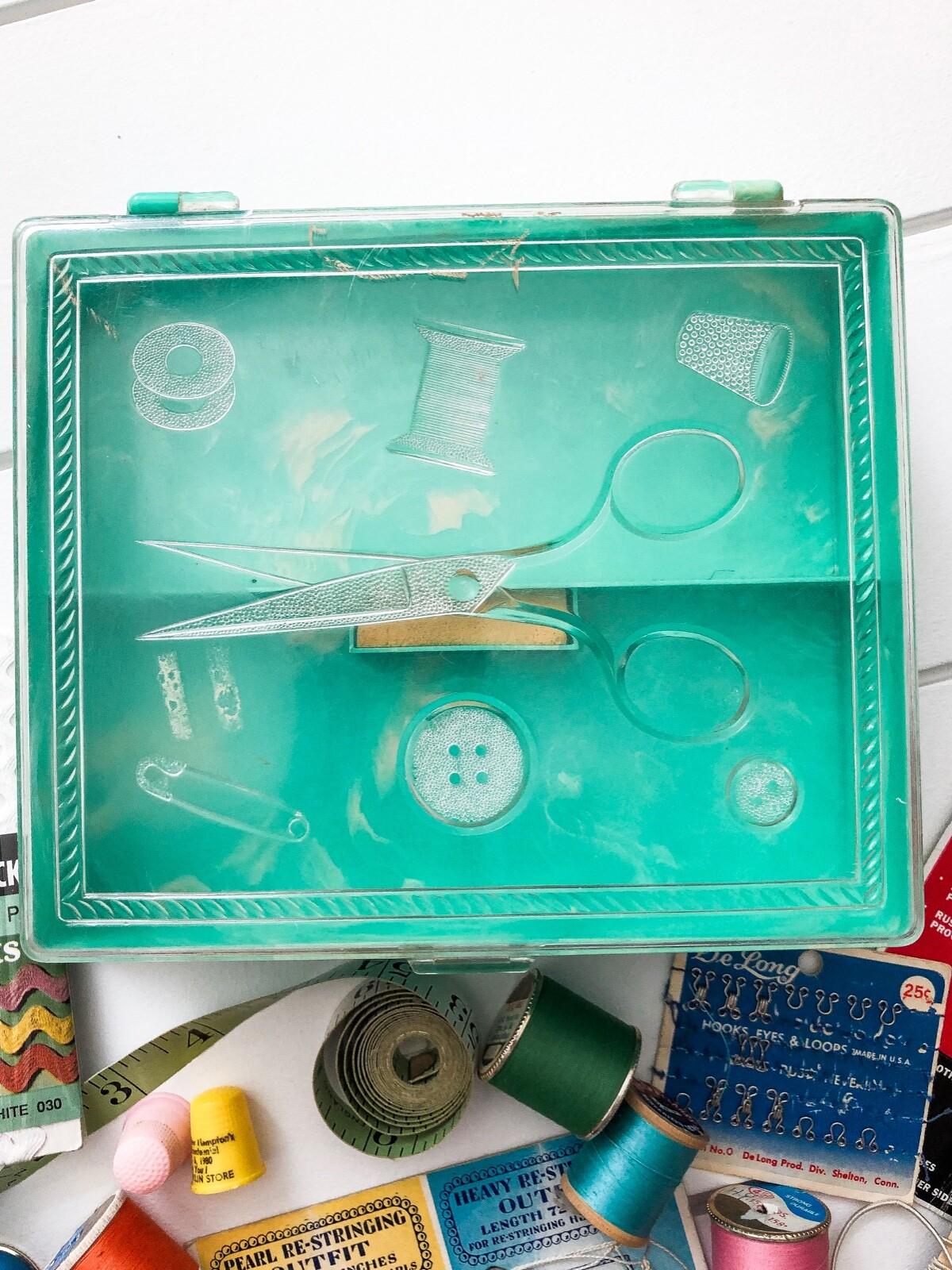 Vintage Hommer Mfg. Co. Marbled Turquoise Sewing Box Clear Lid Embossed Notions