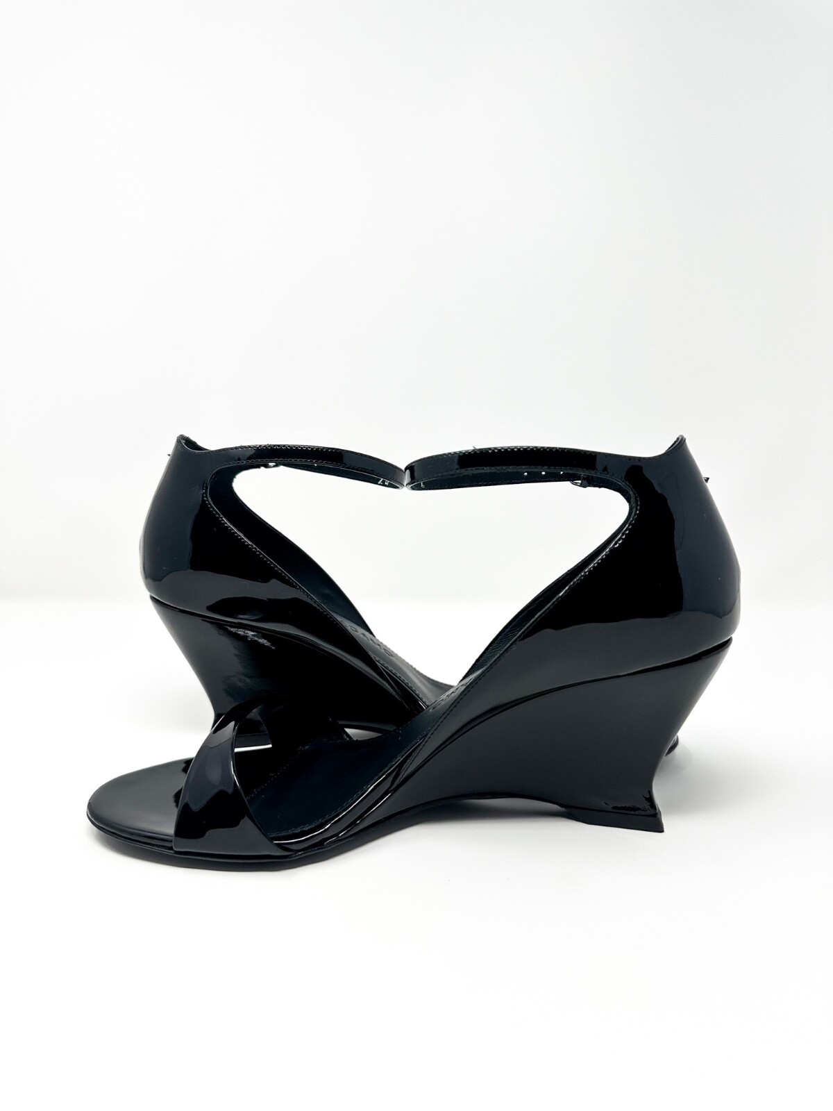 Pre-owned Ferragamo Salvatore  Women's Vidette Patent Leather Wedge Sandals 8 C $1050 In Black