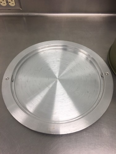 Vintage Regal Quality Aluminum 2 piece Covered Cake keeper. Avacado