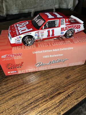 1985 Darrell Waltrip #11 Budweiser Monte Carlo 1:24 NASCAR Action MIB