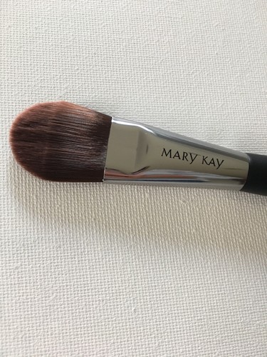 Mary Kay Liquid Foundation Brush New in Protective Sleeve