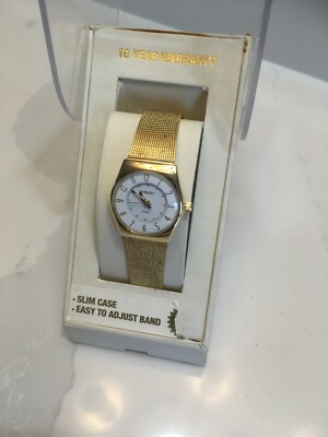 Vintage Embassy Quartz Ladies Goldtone Wristwatch Watch Metal Band New in Case