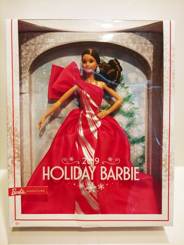 2019 holiday barbie doll