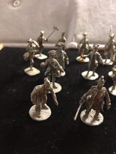 VINTAGE LOT UNPAINTED LEAD METAL SOLDIERS Colonial & Indians Soldiers 15 Pcs