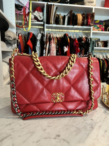 Chanel 19 leather handbag Chanel Red in Leather - 36091749