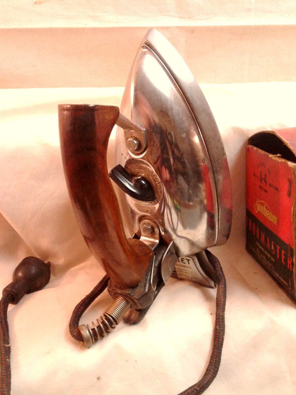 Coronet Electric Pressing Iron w Wood Handle In Sunbeam Iron Master Box Works