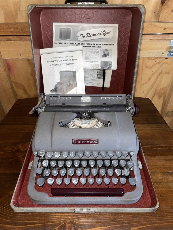 Underwood typewriter photos of Underwood Champion by year then serial