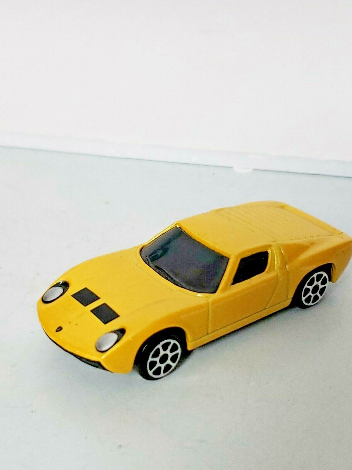 MAISTO 1966 LAMBORGHINI MIURA 1:64 YELLOW DIECAST CAR - NICE